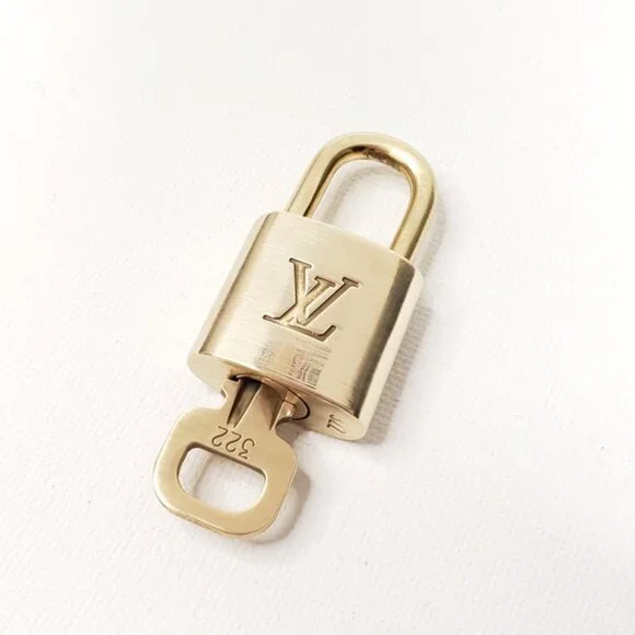100% Authentic Louis Vuitton Authentic Gold Padlock Shiny Excellent 112825 - Picture 2 of 10